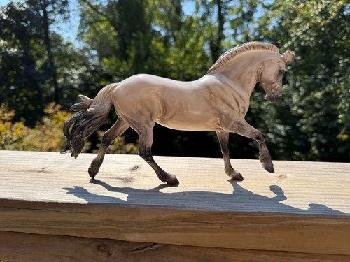 Breyer glossy astrid premier - breyer, astrid,